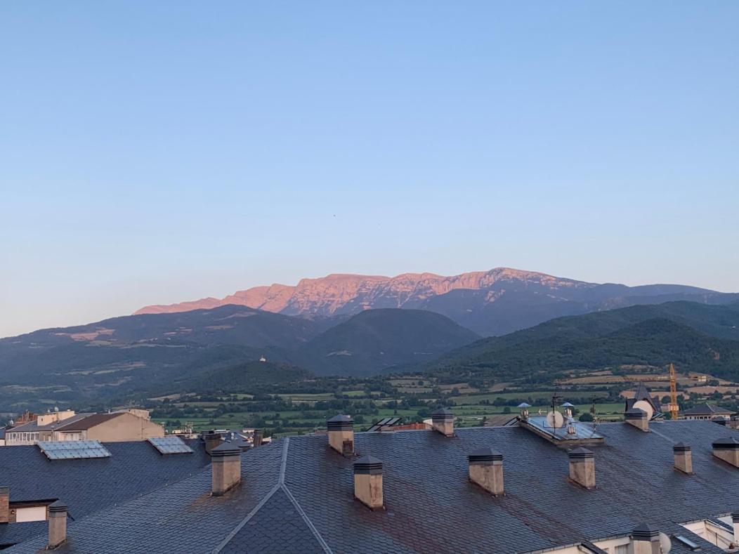 Atic Panoramic A La Seu D'Urgell Apartment Exterior photo